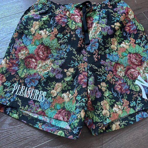 Men's New York Yankees PLEASURES Black Floral Shorts size medium - Picture 2 of 9